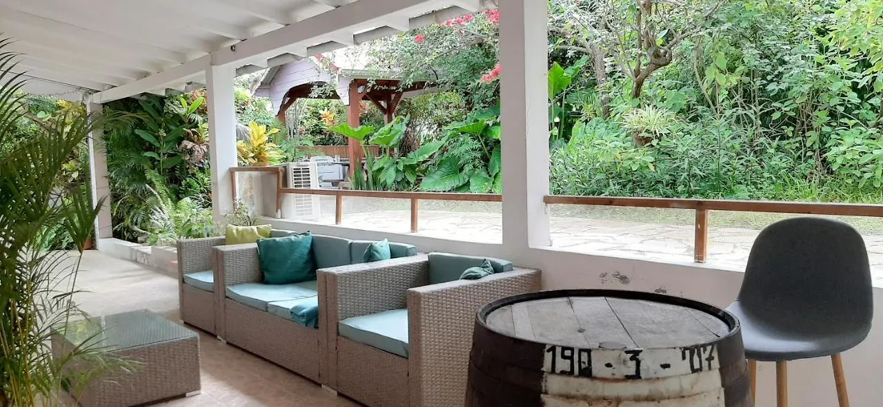 Appartement grand Hibiscus jardin privé Le Lamentin